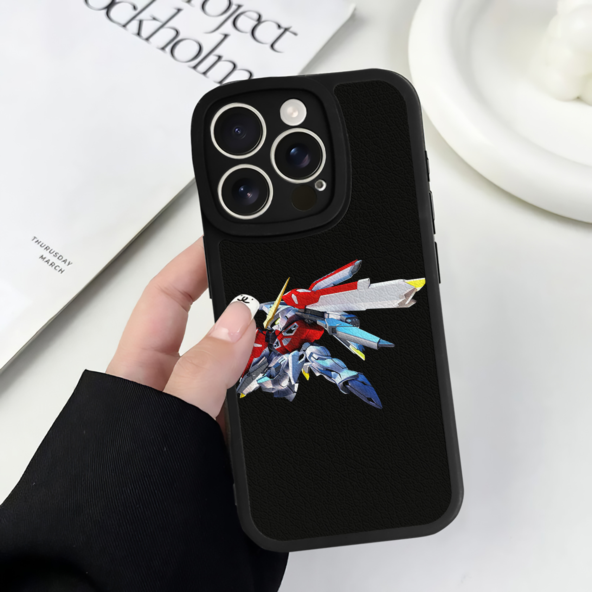 （画像用） 機動戦士ガンダム Mobile Suit Gundam 【iPhone 16シリーズ対応】シリコンスマホケース（レザー調） 材質：シリコン